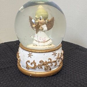 Precious Moments Musical Angel Waterglobe Angels We Have Heard On High 5 1/2" T